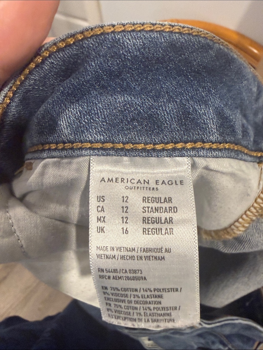 2 for 30$💗 American Eagle Outfitters Light Blue Denim Jeans with Gold Stitching - Picture 4 of 5